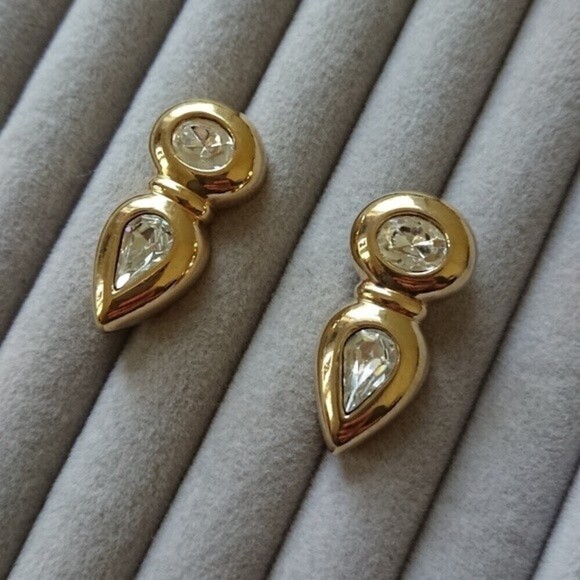 Swarovski Clear Crystal Teardrop shape gold tone pierced earrings - Picture 4 of 9